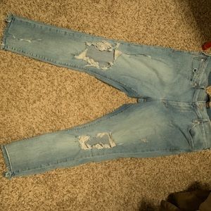 Busted knee light washed denim